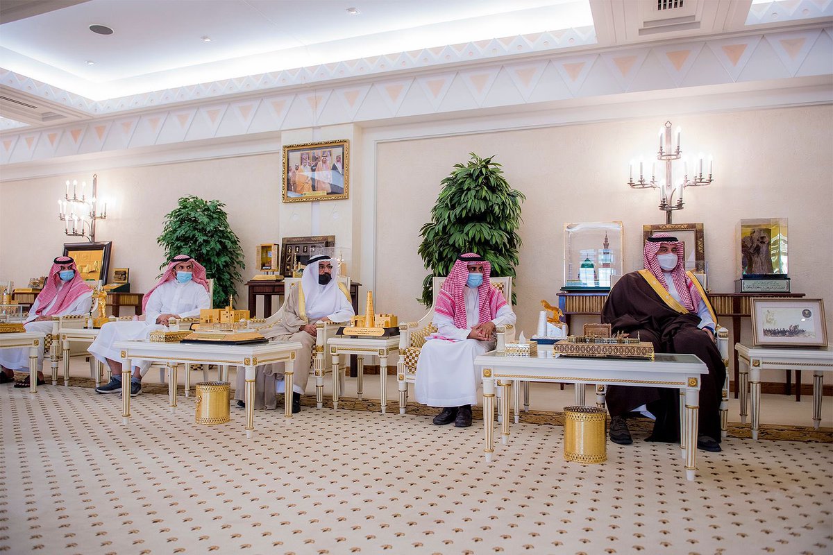 بيّن سموه بأن القيادة الحكيمة - أعزها الله - حرصت على دعم سباقات #الهجن وتوفير البيئة المثالية لممارسة هذه الرياضة، بما يسهم في تحقيق #رؤية_المملكة_2030 ..

سمو #أمير_القصيم يستقبل صاحب السمو الأمير فهد بن جلوي بن عبدالعزيز بن مساعد ، رئيس #الإتحاد_السعودي_للهجن .