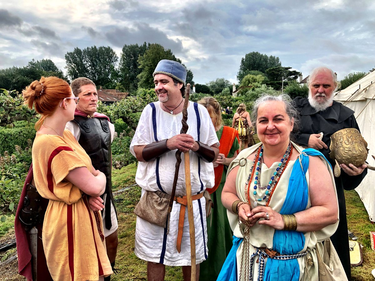 CarolineLawrenc's tweet photo. After watching my virtual presentation  #HowToWriteAGreatStory featuring #EscapeFromRome, year 6 at @VHPrimary wanted to know if Uncle Panthera's villa at 'Fishbrook' was real... It is! It's Fishbourne Roman Palace! 👍 @romanpalace https://t.co/7dLcMnUaMJ