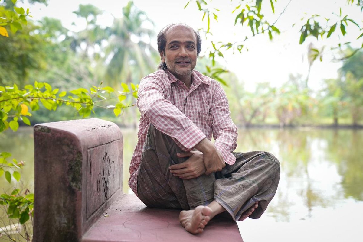 anandadindotcom's tweet photo. আয় খুকু আয় সিনেমায় টলিউড সুপারস্টার প্রসেনজিৎ চ্যাটার্জি ॥ এ সিনেমা দিয়ে তিনি আরো একবার প্রমান করতে যাচ্ছেন বাংলা সিনেমায় তার বিকল্প নাই ॥ জিত প্রযোজিত এসিনেমার ফাস্ট লুক আজ প্রকাশিত হলো ॥ @prosenjitbumba  @GRASSROOTENT  @jeet30 https://t.co/ryS7hnorZ9
