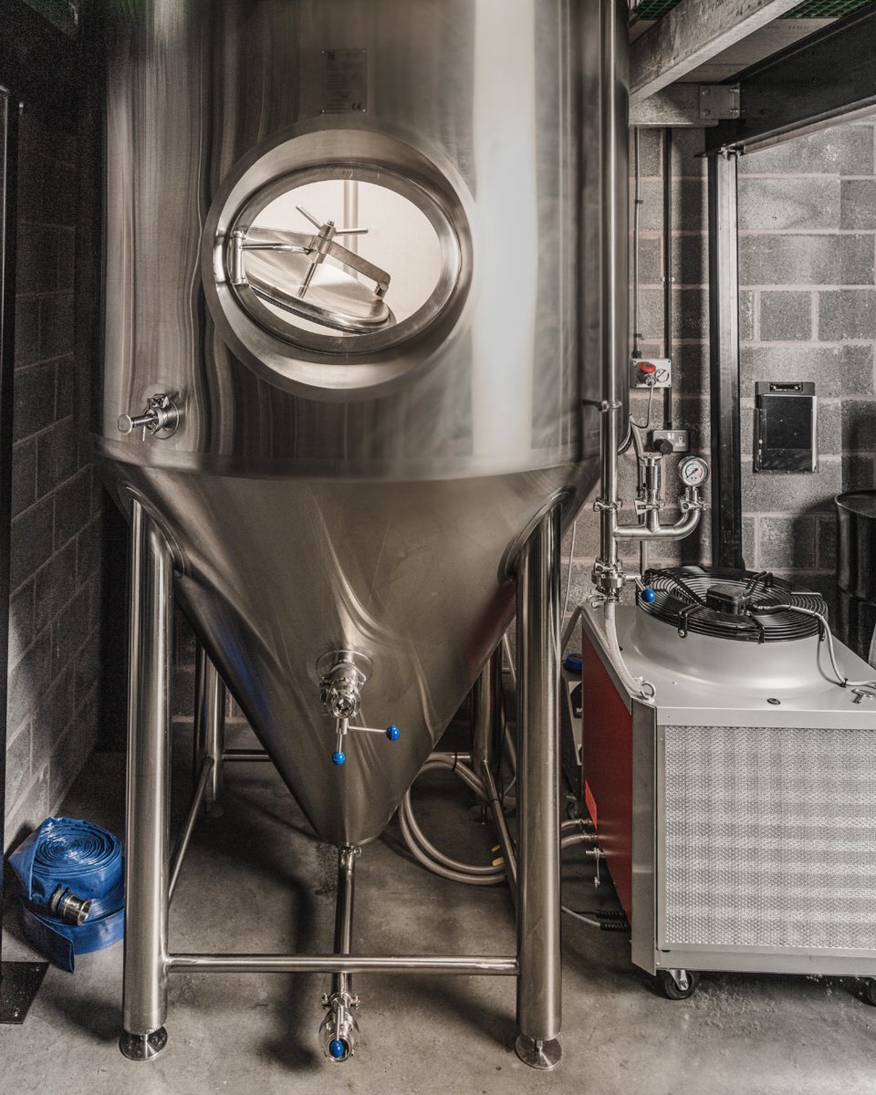 ExmoorDistiller's tweet photo. Monday morning clean out - ready to make another batch of Blackmoor Rum!
#BlackmoorRum #ExmoorRum #ExmoorDistillery #FermentationTank #Distillery #Production #ArtisanSpirits #SpicedRum #BlackmoorSilverRum https://t.co/wXfgIa13MJ