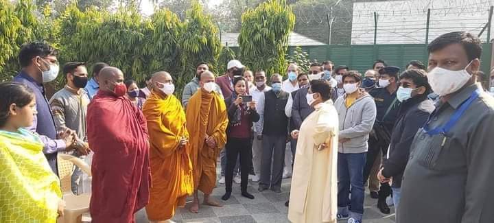 vilasbouddh's tweet photo. @Mayawati ऐसी स्थितियों में बहनजी के साथ पूरा भारत का बुद्धिजीवी, लड़ाकू बसपा वर्कर,बहनजी के संघर्ष एव उनकी क्रांतिकारी परिवर्तन की राह में हमेशा मजबूती से खड़ा ���ै।नमो बुद्धाय जय भीम बसपा जिन्दाबाद बहनजी जिन्दाबाद https://t.co/zDLPf8fLdA