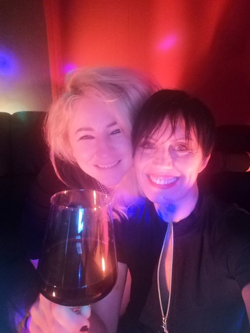 Bell&iacute;sima serata in compagnia di una grande amica dal cuore grande 💕 https://t.co/eZGWEAx56Z