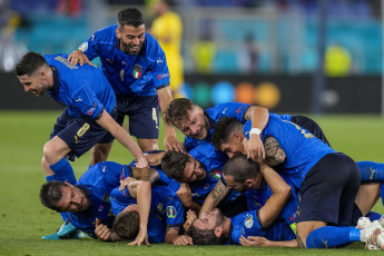 SerieA_Lawas's tweet photo. Jika Italia lolos langsung ke Piala Dunia malam nanti. Satu orang yang beruntung akan admin kirim saldo Rp50rb (Ovo/Dana/Gopay/Shopeepay/Pulsa).

Silakan Retweet, Like dan reply tweet ini.

#HindariPlayOff https://t.co/oBaZRygcVd