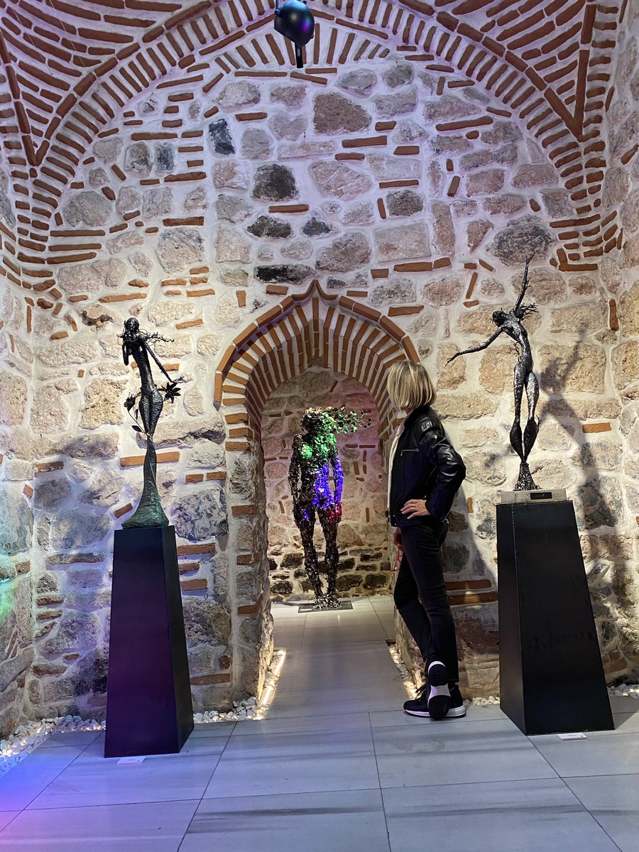 inciaksoy_'s tweet photo. Tarihi mekanda etkileyici bir sergi____👌
Ozan Ünal’ın ”Rüya anıdan sayılır mı?”sergisinin bu gün son günü kaçıranlar için tabi kiii👉 @ARTtvComTr de izleyebilirsiniz!
.
.
#küratör @galeriselvin
#artist @ozanuenal #galeriselvin @galeriselvin https://t.co/r1iFNnAHCa