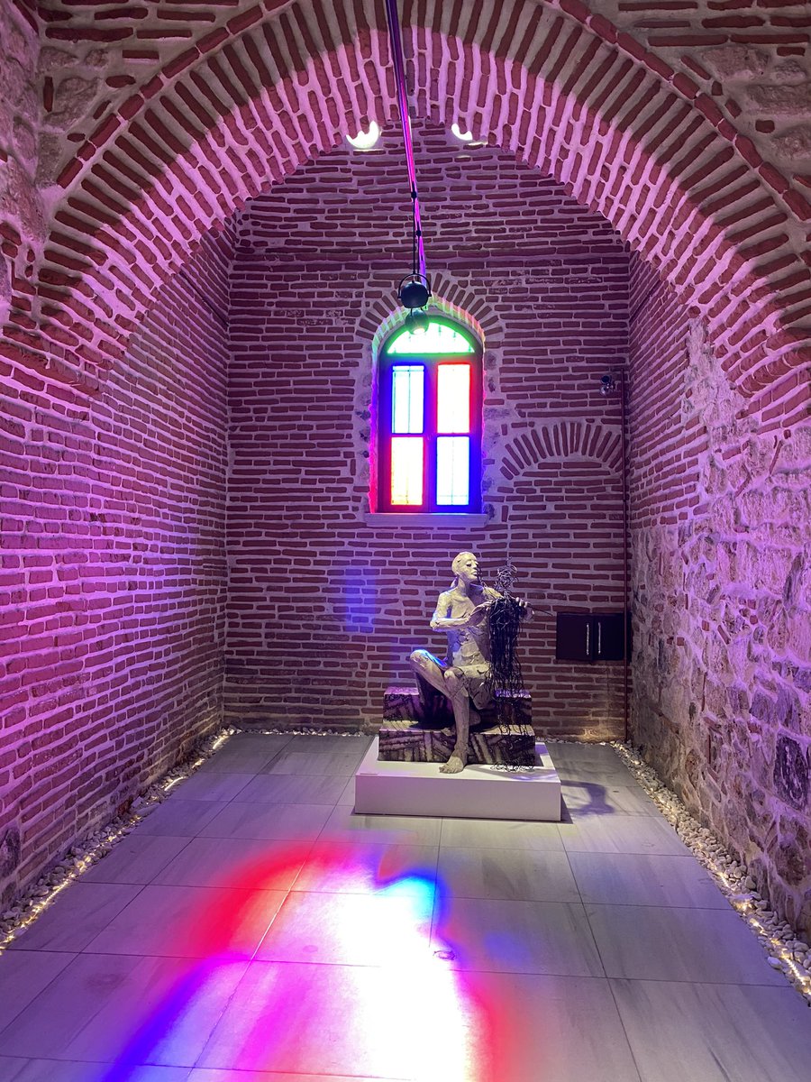 inciaksoy_'s tweet photo. Tarihi mekanda etkileyici bir sergi____👌
Ozan Ünal’ın ”Rüya anıdan sayılır mı?”sergisinin bu gün son günü kaçıranlar için tabi kiii👉 @ARTtvComTr de izleyebilirsiniz!
.
.
#küratör @galeriselvin
#artist @ozanuenal #galeriselvin @galeriselvin https://t.co/r1iFNnAHCa