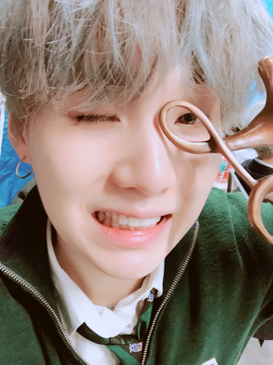 Mandarin_peanut's tweet photo. 왕창귀엽네

I vote #Butter for #TheSong  at #PCAs  @BTS_twt https://t.co/KiJWOYLmFI