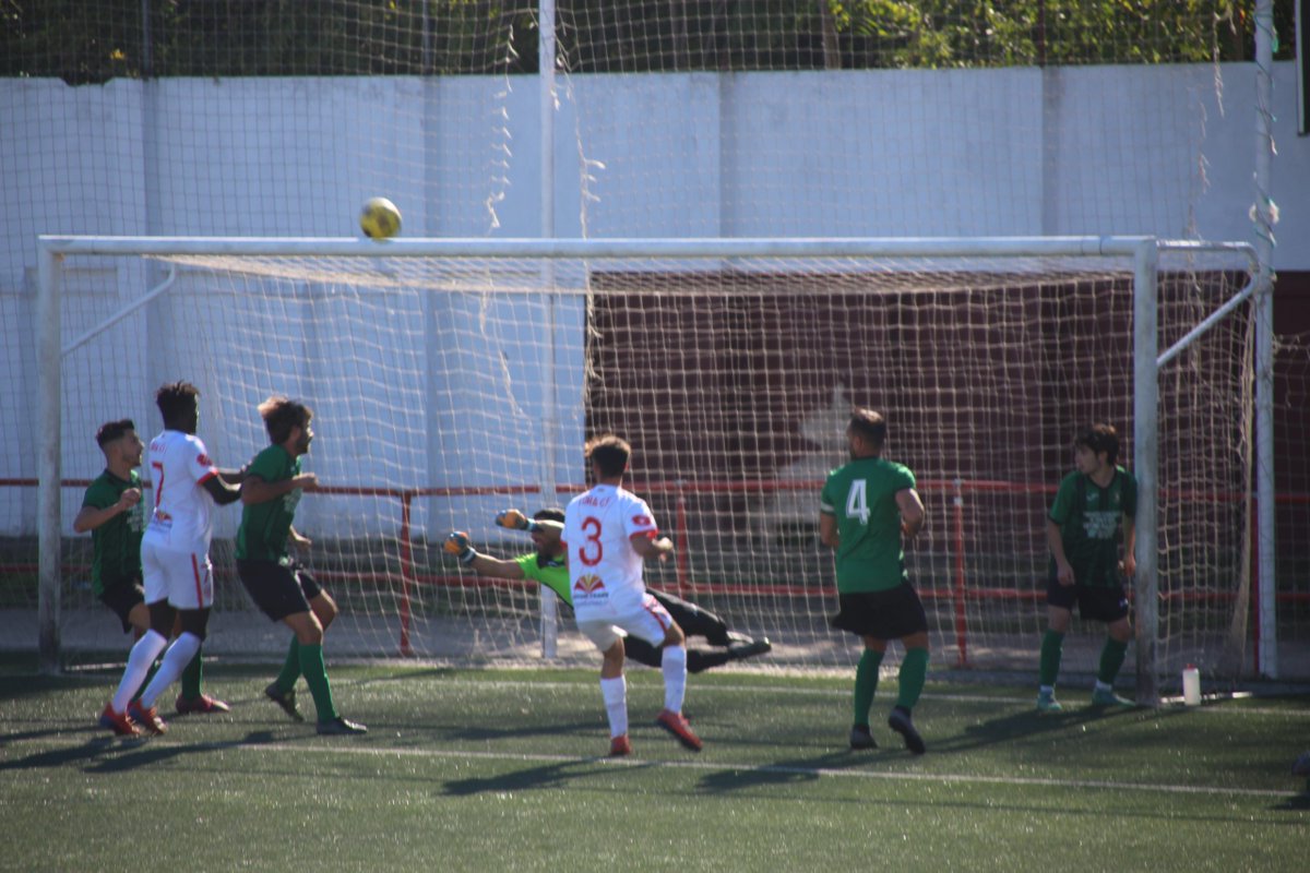 LoraInformacion's tweet photo. FÚTBOL/SÉNIOR: El C.D.F. Cazalla de la Sierra, justo vencedor (1-3) en el encuentro frente al Lora C.F.

https://t.co/tNl7BL9zpS https://t.co/RSXvhNKmXN