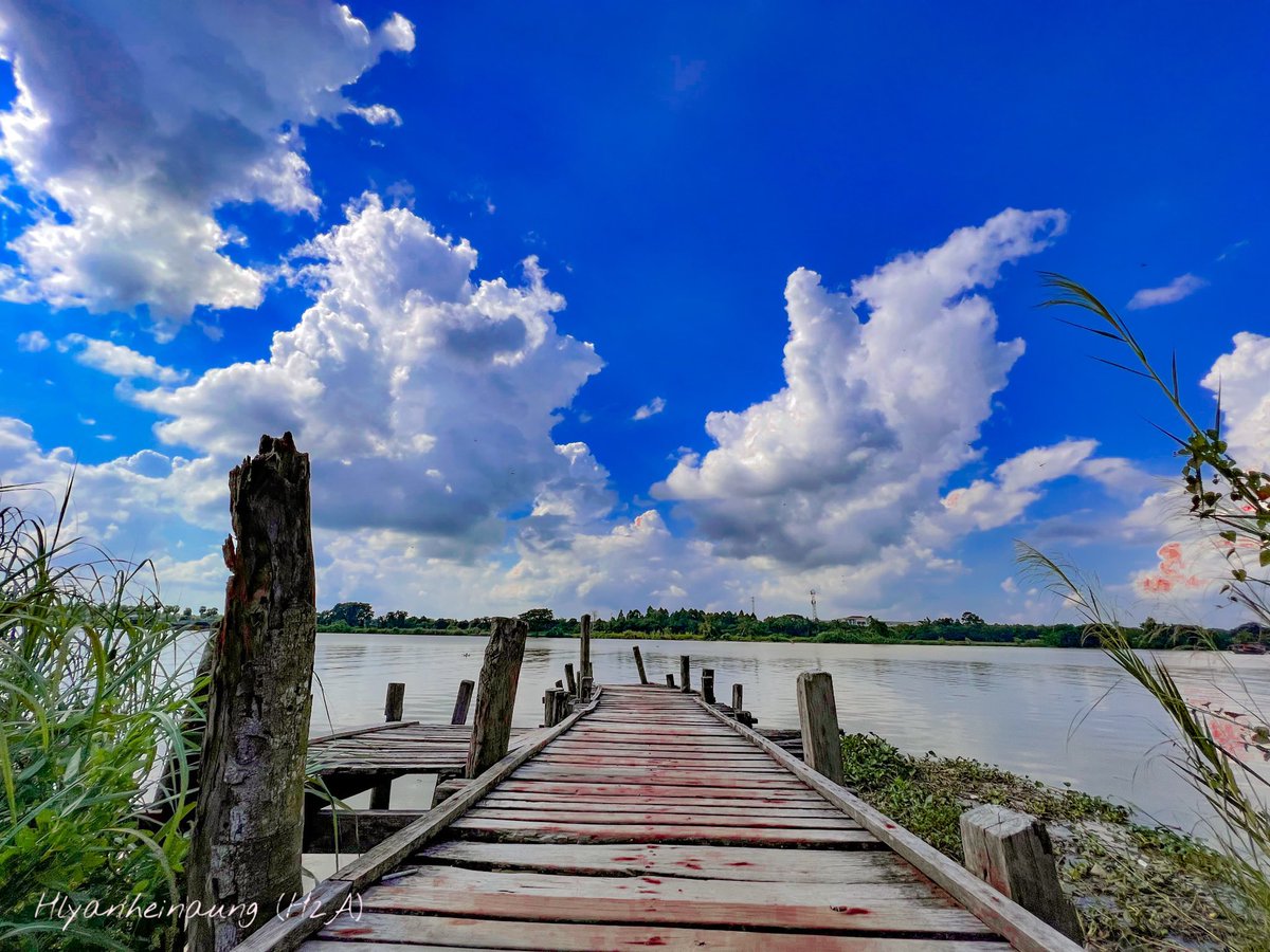 HlyanAung4's tweet photo. 🍁🚤🍁🛶🌸 #landscapelovers #NaturePhotography #iPhone13ProMax https://t.co/rfNuADimfN
