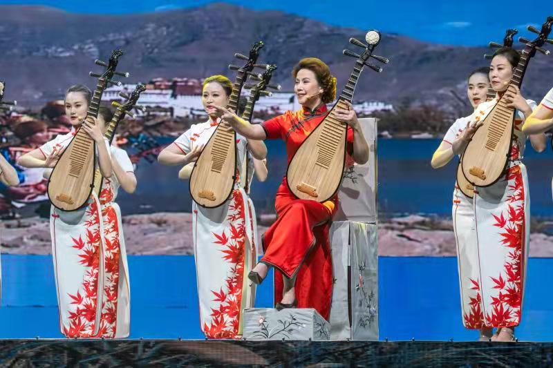 GoJiangsu's tweet photo. The 2021 #Zhangjiagang Yangtze River Culture and Art Festival kicked off online on Nov 14 in #Jiangsu. The annual festival has become a crucial platform for inheriting and promoting the Yangtze River culture. #WhatsOnJS https://t.co/9iipkq5HWS
