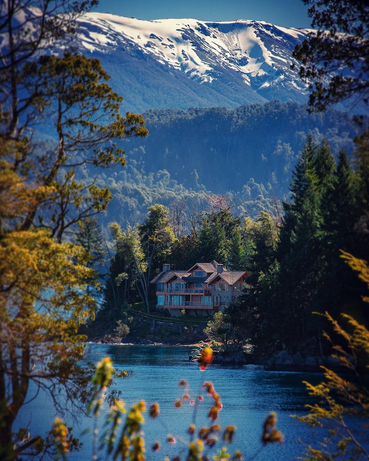 soymariche's tweet photo. Nueva semana que comienza de la mano de un gran fotógrafo patagónico #diegoconstantini y sus clics🙌🏼 #VillaLaAngostura #NahuelHuapi #Neuquen Paraíso que invito que descubran en las cuatro estaciones. #BuenLunes twitter! 🧉☕🛶#YoLesAvisé 👇🏼😉 https://t.co/wO0FIUzHVI