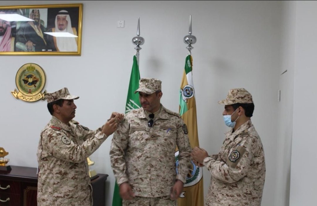 alabadel's tweet photo. نبارك لابن العم الغالي أحد أبطال #الحد_الجنوبي المقدم ابراهيم بن سعود بن محمد آل حوتان  الترقية إلى رتبة مقدم ونسأل الله له التوفيق والعلو في مراتب الدنيا والآخرة.

#فخر_السعودية https://t.co/o97ECurEEA