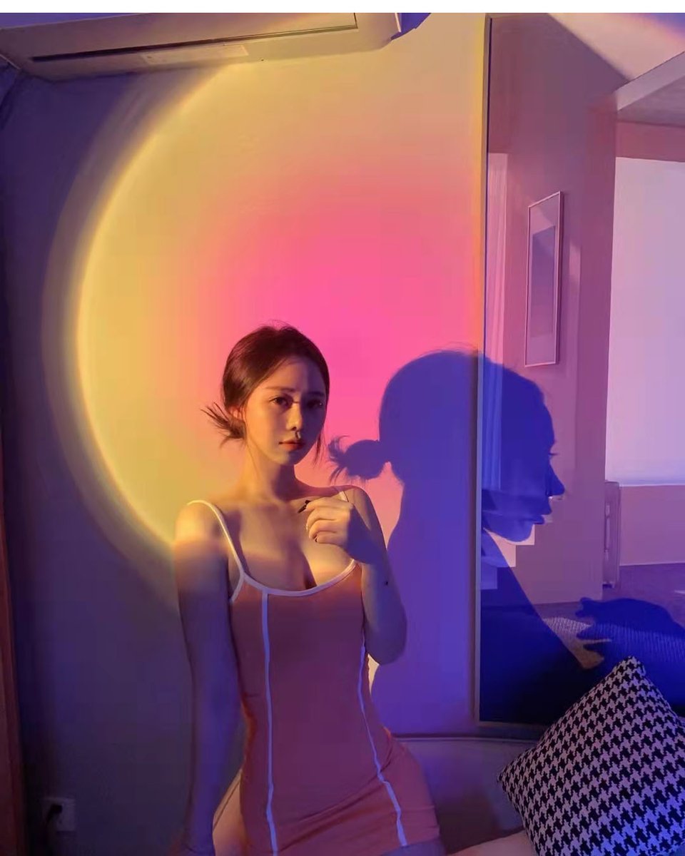 Alan__casa's tweet photo. The sunset light effect of the Internet celebrity endorsement is too beautiful @包子小姐姐😍😍😍 https://t.co/CF082InRz0