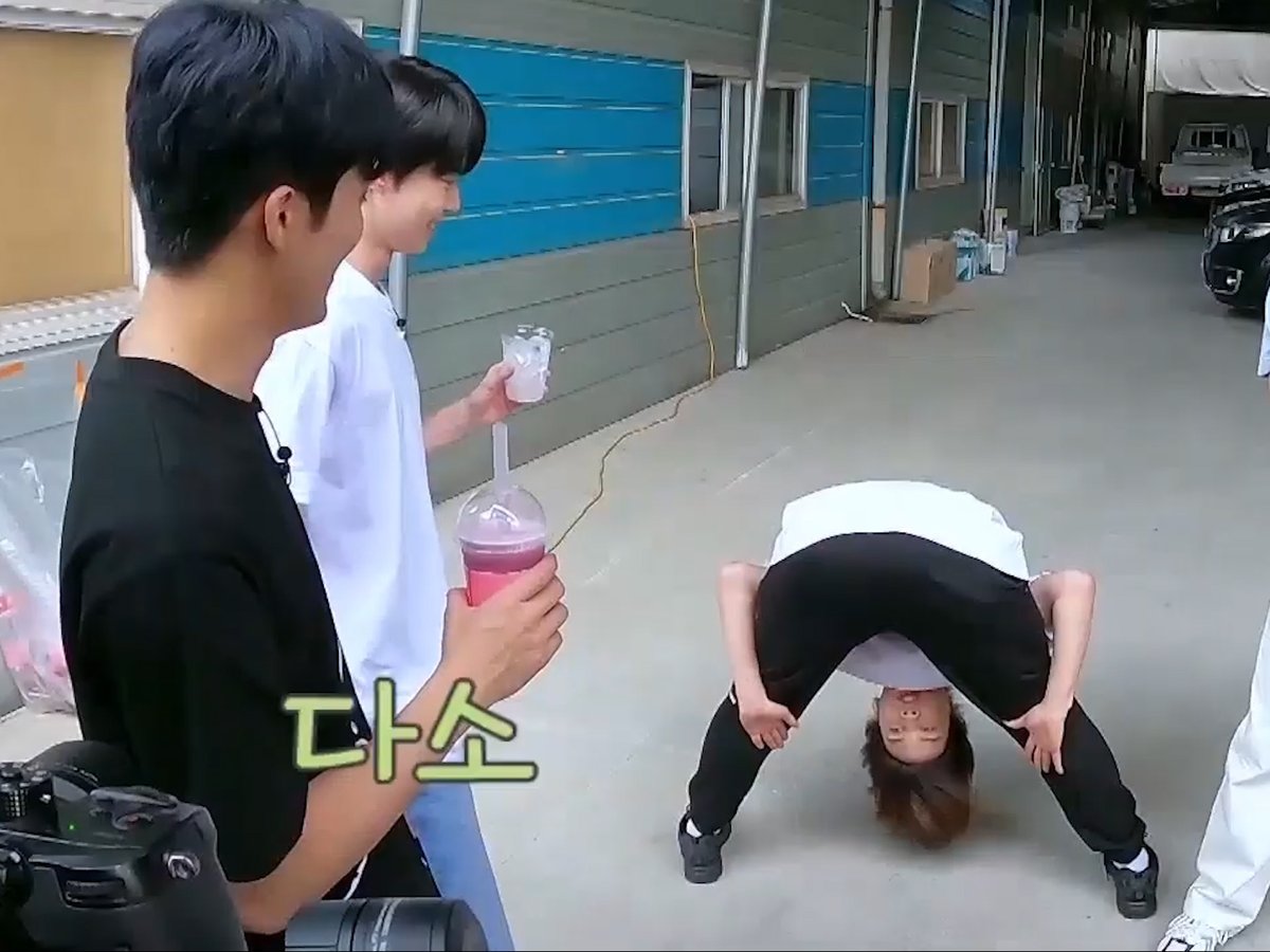 DOYOUNG__21's tweet photo. 형아가 하잔대로 한 도영이 ㅋㅋㅋㅋㅋ 심지어 귀엽게 쌍브이도 추가함 얘 모야 ㅋㅋㅋㅋㅋㅋㅋㅋㅋㅋ https://t.co/WYAJWs7OHh