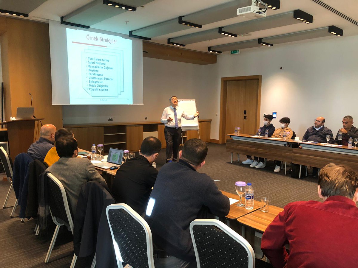 Sektörünün öncü kuruluşlarından Turan Plastik A.Ş. ile birlikte yürüttüğümüz Eğitim ve Danışmanlık Projesi kapsamında Stratejik Planlama &amp; Yönetim Eğitimi ve Uygulaması aktivitesini 13 Kasım 2021 tarihinde Konya Novotel’de gerçekleştirdik.