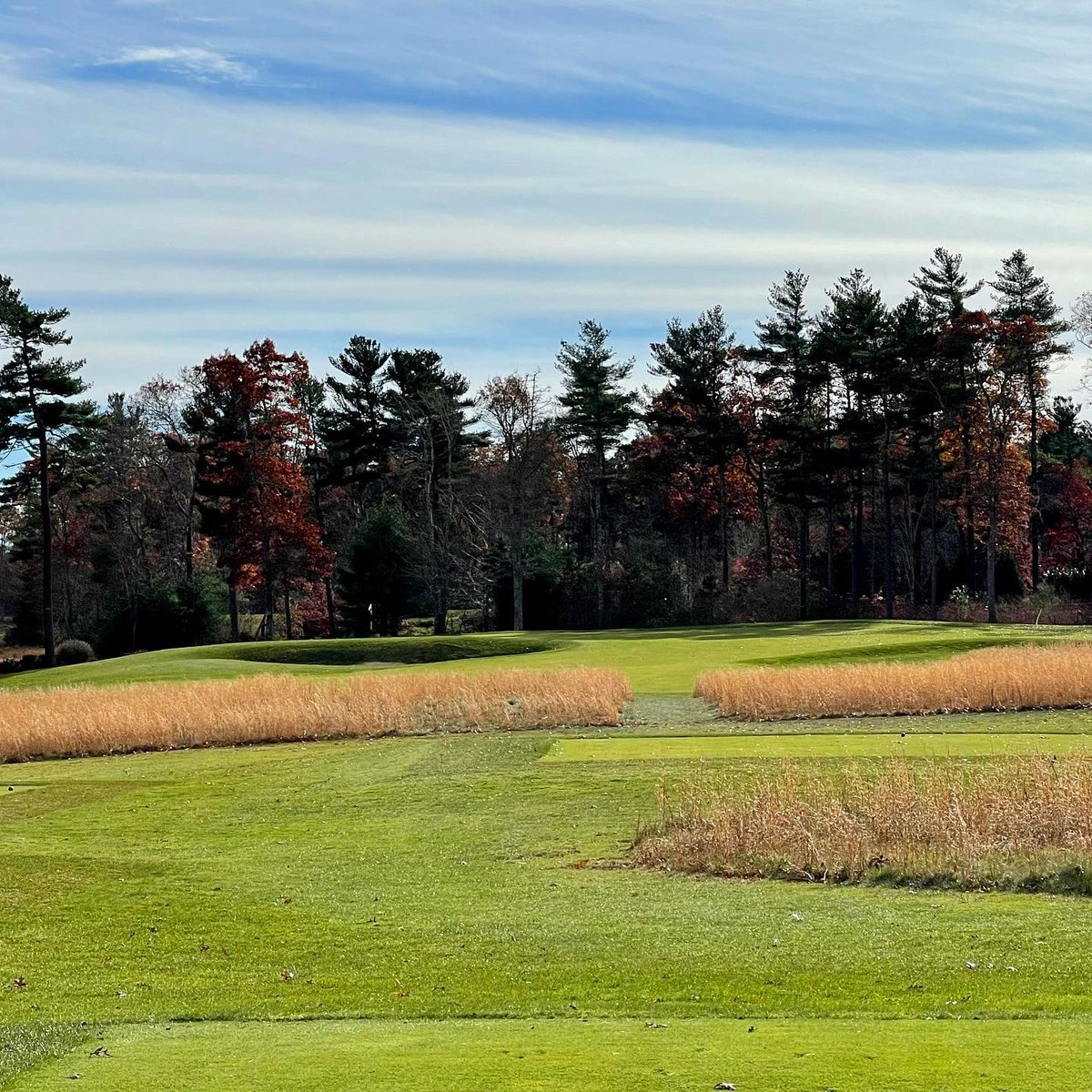 michaellowe's tweet photo. Quick 6-hole loop yesterday at The Bay Club. Great fall #golf. 🍁 ⛳️ 🍁 https://t.co/TA1AI0FkT3