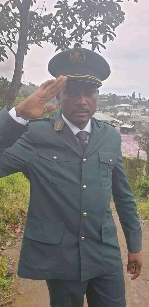 Reports say Chief John Ekon of Bwassa villAge in the South West region aka Moja Moja has been unconsolable following the killing of his friend John Monono this morning by security forces. 

Monono was one of two persons shot this morning. The second victim is in hospital. 

MMI