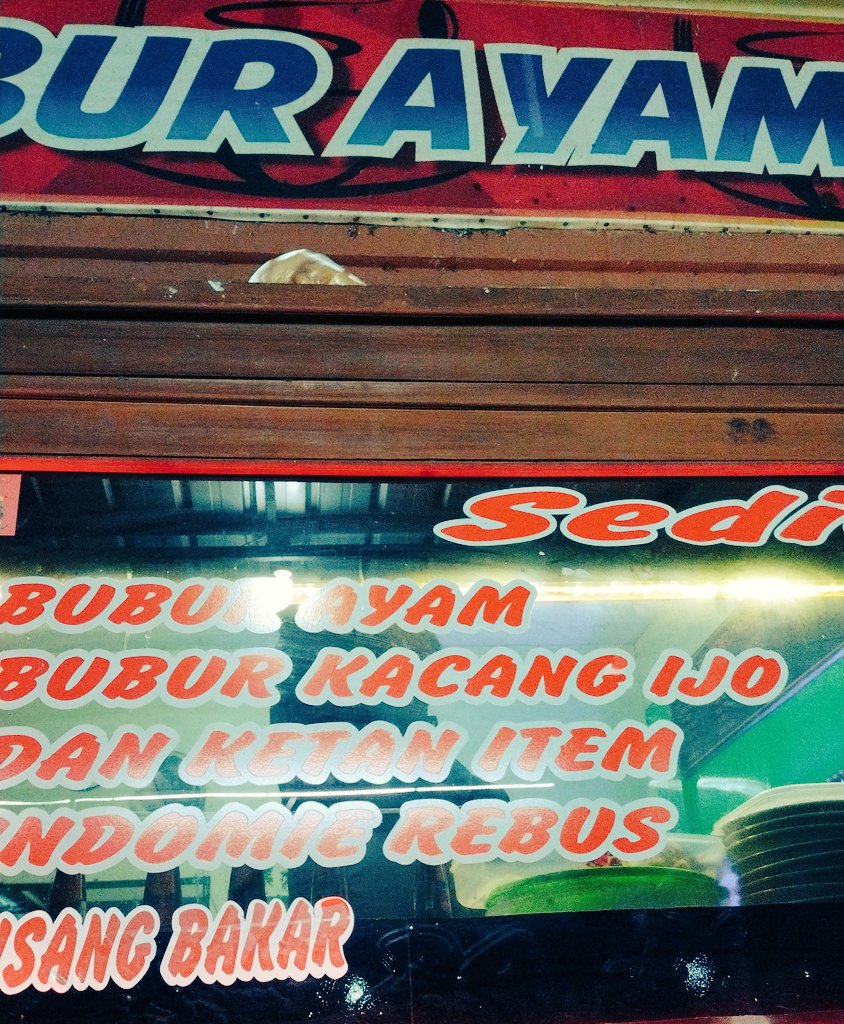 fdllhh_'s tweet photo. Pas, hujan hujan. https://t.co/lqNIxfZM5j
