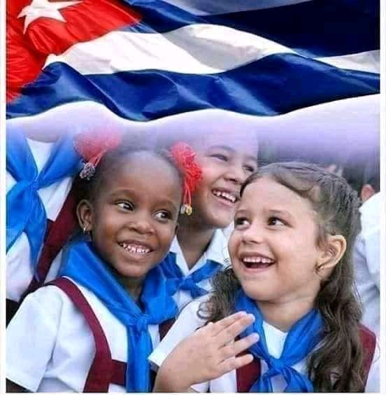 BerdoteLopez's tweet photo. Así de bella amanece nuestra patria,con los niños felices para la escuela.
Viva la Revolución Cubana. https://t.co/gTLaPP1sOA