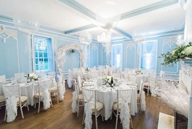 Christmas and winter weddings -  Hutton Hall sparkles! We will be hosting a Christmas Wedding Open Day on Sunday 21st November between 11am and 3pm! 
📸 <a href="/AKaren_Photo/">Amanda - AKP Branding Stories®</a>  Flowers <a href="/jadesflowerdes/">Jades Flower Design</a>  Chair covers <a href="/Occasioncovered/">Occasions Covered</a> 
#winterwedding #huttonhall #brentwood
