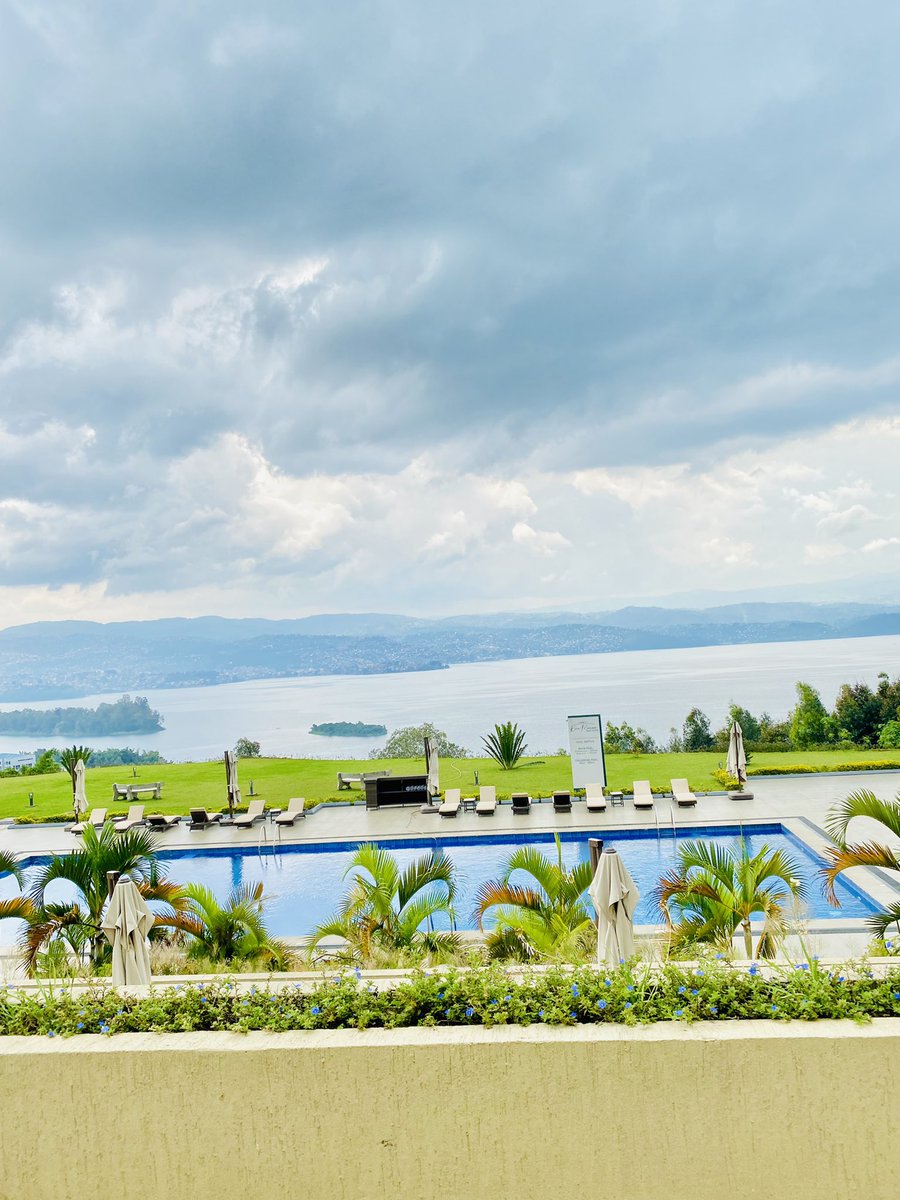 se_divine's tweet photo. Y’all should visit @KivuMarinaBay in @RusiziDistrict | Kamembe! It’s a hidden gem 💎 #visitrwanda #mantismoments #travelwithsharama  #RwOT 
📸: @se_divine 🤌🏾 https://t.co/RQ3nXHypHc