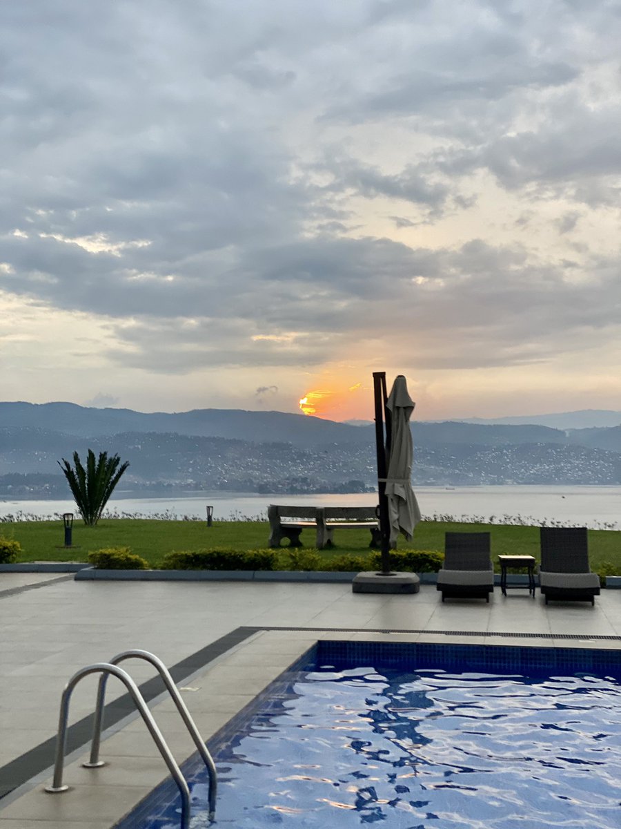 se_divine's tweet photo. Y’all should visit @KivuMarinaBay in @RusiziDistrict | Kamembe! It’s a hidden gem 💎 #visitrwanda #mantismoments #travelwithsharama  #RwOT 
📸: @se_divine 🤌🏾 https://t.co/RQ3nXHypHc