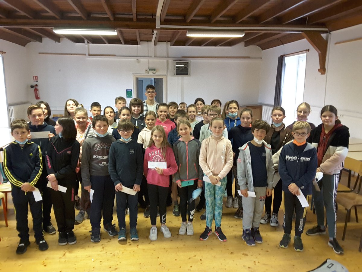 MurStjo's tweet photo. Retour au collège St Jo pour Alexandre Léauté, quadruple médaillé aux Jeux paralympiques de Tokyo: un échange très riche avec tous les collégiens et un message empli de modestie, de motivation et de persévérance. Un grand merci, Alexandre! https://t.co/DwwGtXnnx2
