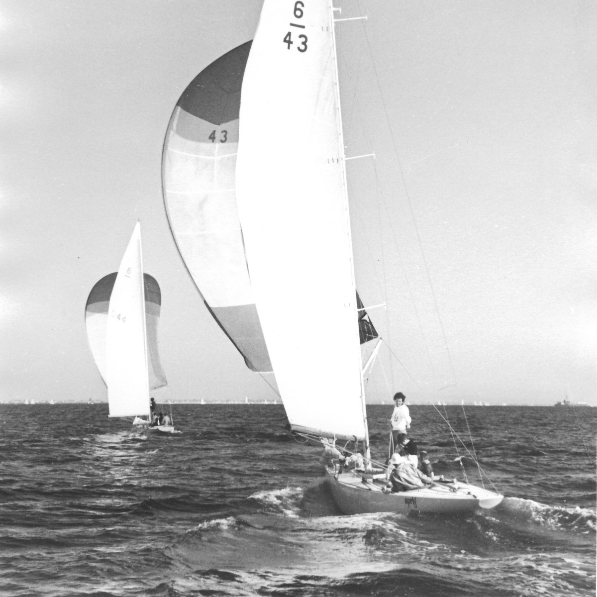 As those of us in the north head towards winter, we thought you might like this picture of the Long Beach Midwinter Regatta held in 1971. US43 Sprig can be seen in the foreground. 
Who else looks forward to winter sailing? 🥶⛵️❄️

tinyurl.com/2tzcvfj9