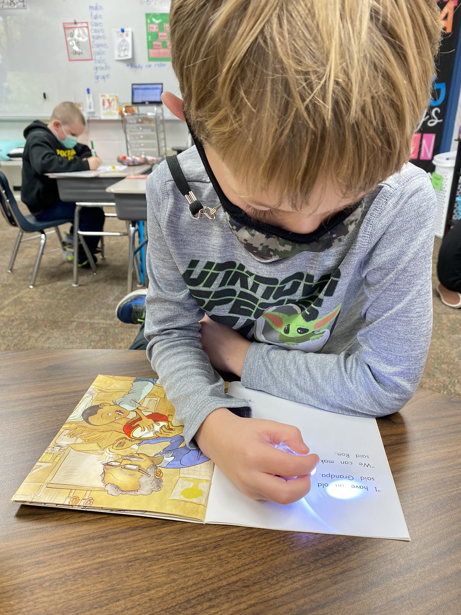 dclingingsmith1's tweet photo. Tracking tools make guided reading a little more exciting!! π #fabulousfirsties #keepingreadingfun #guidedreading @VV_Voyagers https://t.co/toTR6EoXUH