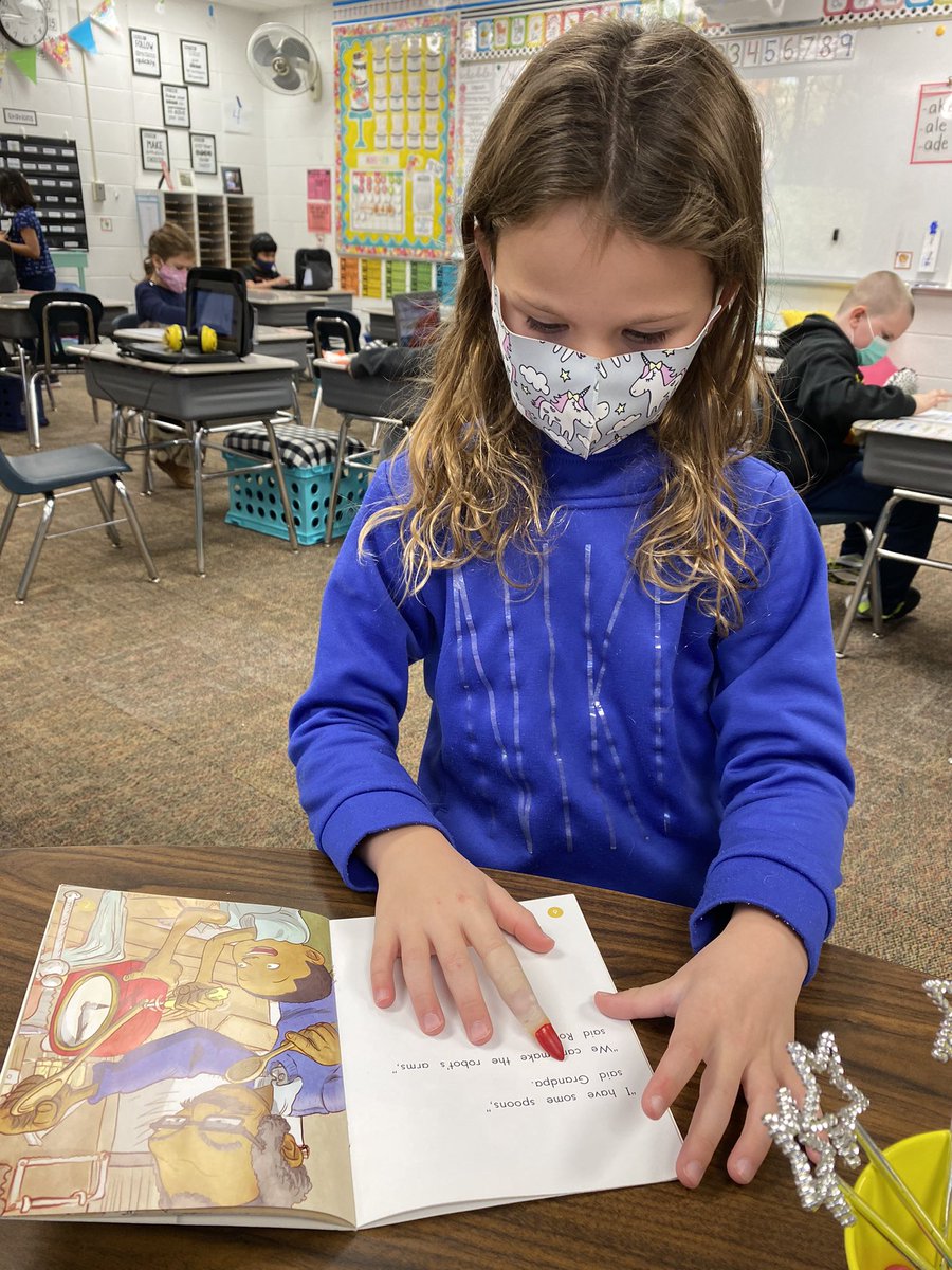 dclingingsmith1's tweet photo. Tracking tools make guided reading a little more exciting!! π #fabulousfirsties #keepingreadingfun #guidedreading @VV_Voyagers https://t.co/toTR6EoXUH
