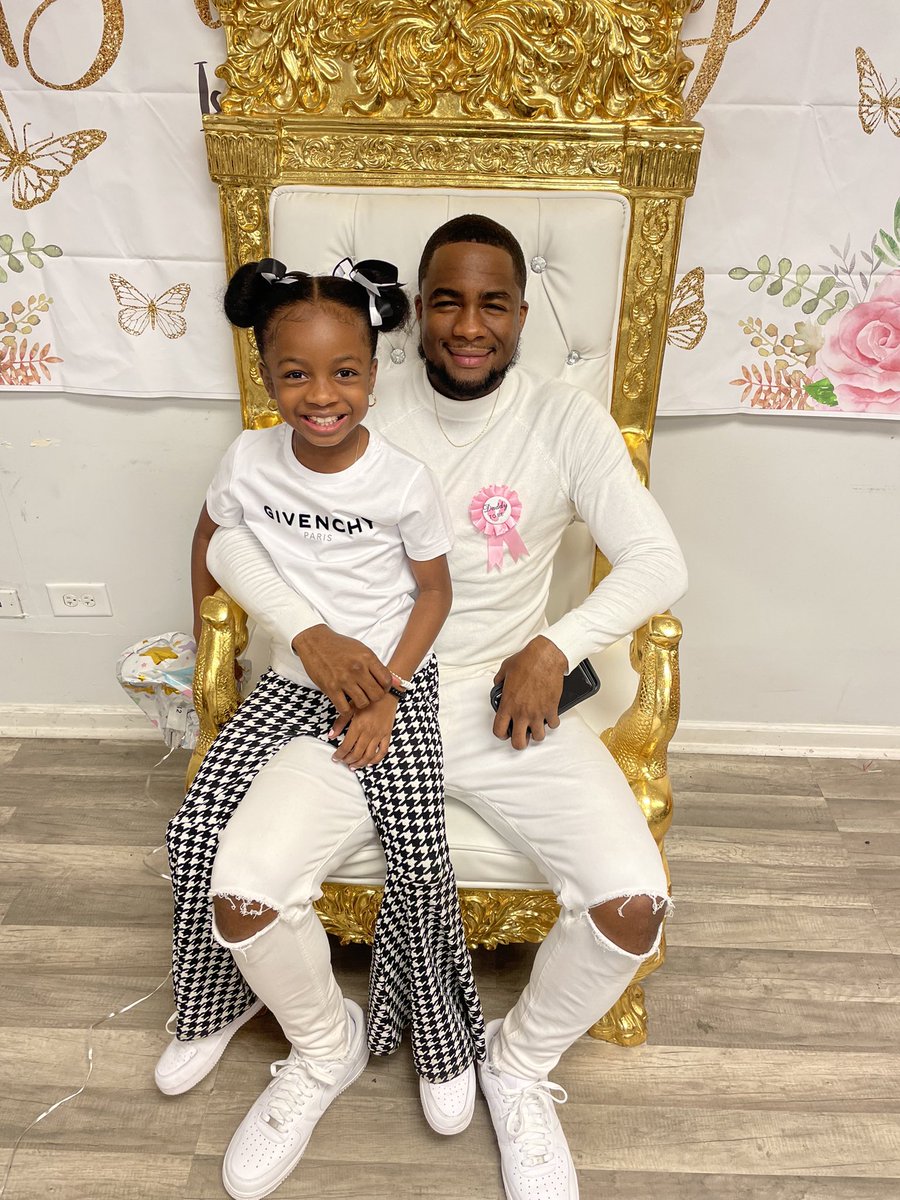 NaturalPhormula's tweet photo. Happy 9th Birthday to Princess Cay! 🖤🌹 https://t.co/Xqhk8KefBo