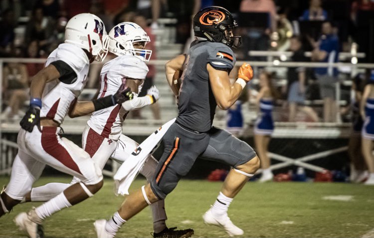 iamlogantanner's tweet photo. Full Varsity High School Stats:
12 games played
51 Receptions
1162 yards
14 Touchdowns
96.8 avg yards per game
@StPiusXFootball @AztecRecruits @CranfillGreg @justinallen_13 @RoSimonJr @NickHarris247 @Perroni247 @SWiltfong247 @samspiegs @Mansell247 https://t.co/Ppo4lQgIQc