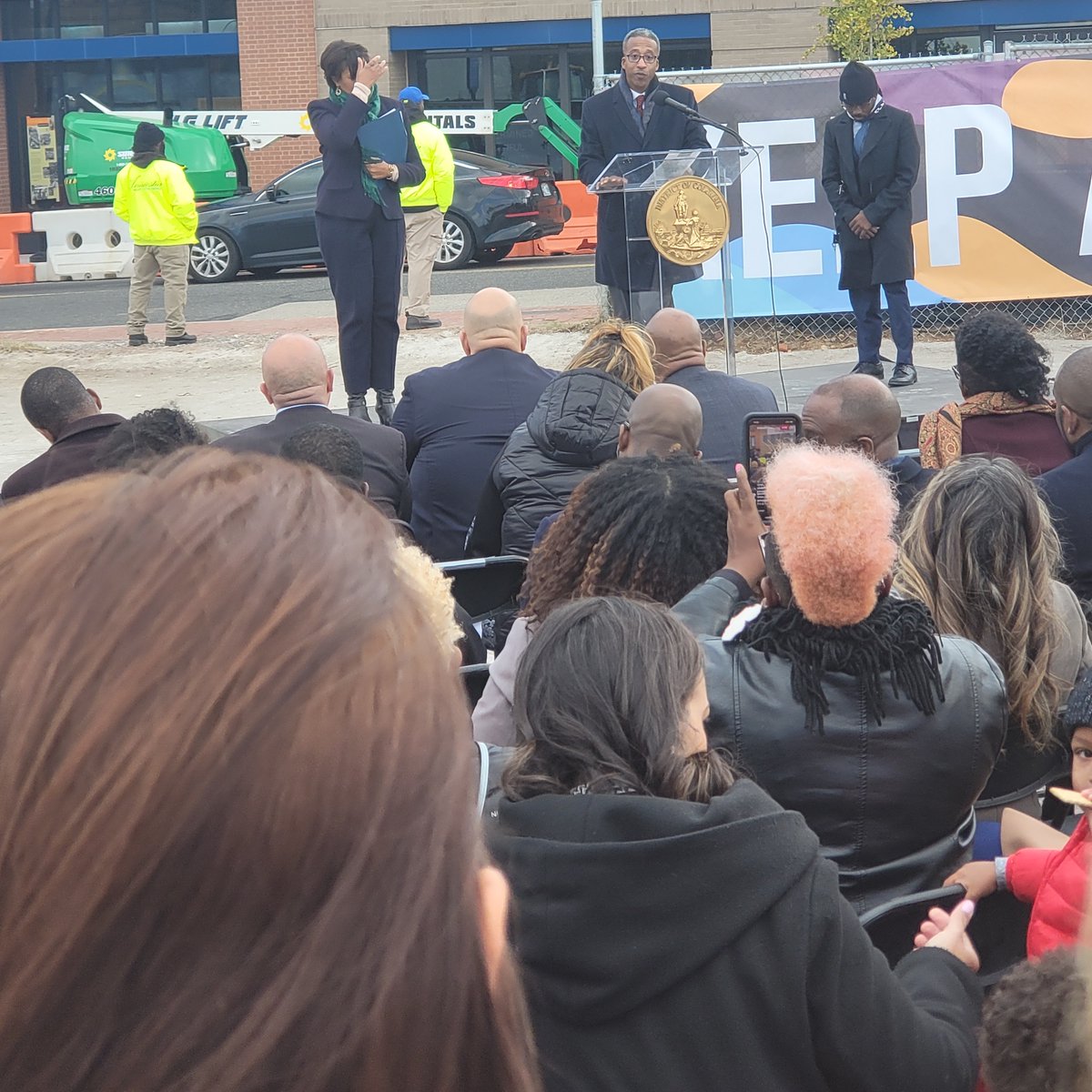 AnacostiaBID's tweet photo. It's a beautiful day in the neighborhood! #MLKGateway Opening and Ground Breaking in Historic Anacostia. 

Monday, November 15, 2021. 
Photo credit: @AnacostiaBID. https://t.co/GoPVpgxiNn