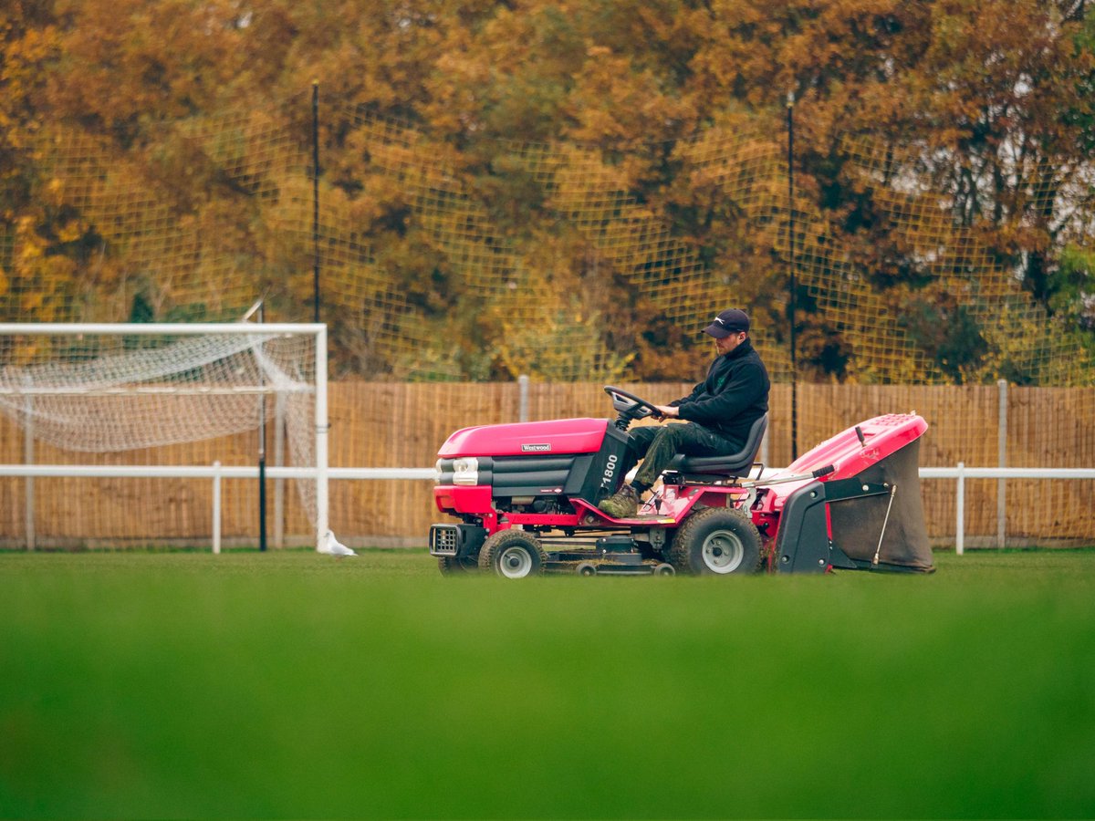 Diamond9UK's tweet photo. Took a trip down to @LarkfieldFC to get some shots of @HarryHearn doing his thing for @ScottsPitchCare 📸 https://t.co/O7JvkmPXLP