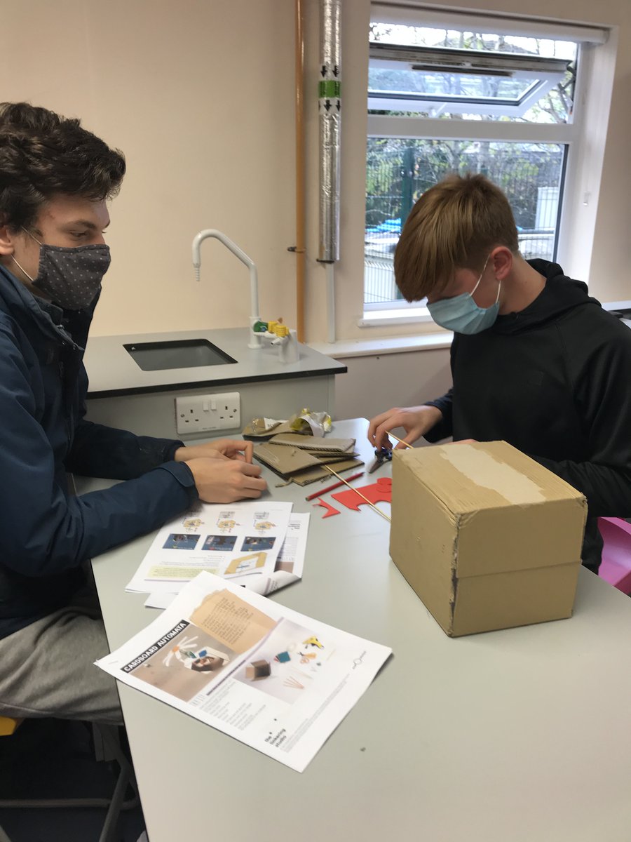 MakersInSchools's tweet photo. TYs busy today in our Makerspace, @FirhouseETSS @PDST_TechinEd https://t.co/ElJFfTOyLC