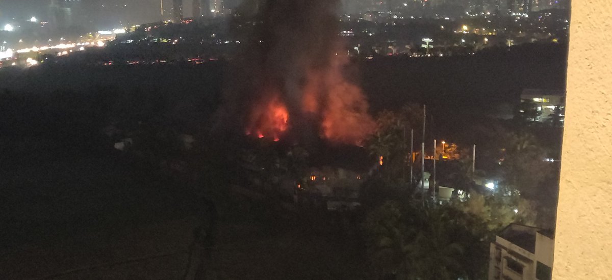 Devang91608041's tweet photo. Major fire @Kanjurmarg east @indiatvnews @EconomicTimes @timesofindia @THMumbai @htTweets https://t.co/4dhkRb10rq
