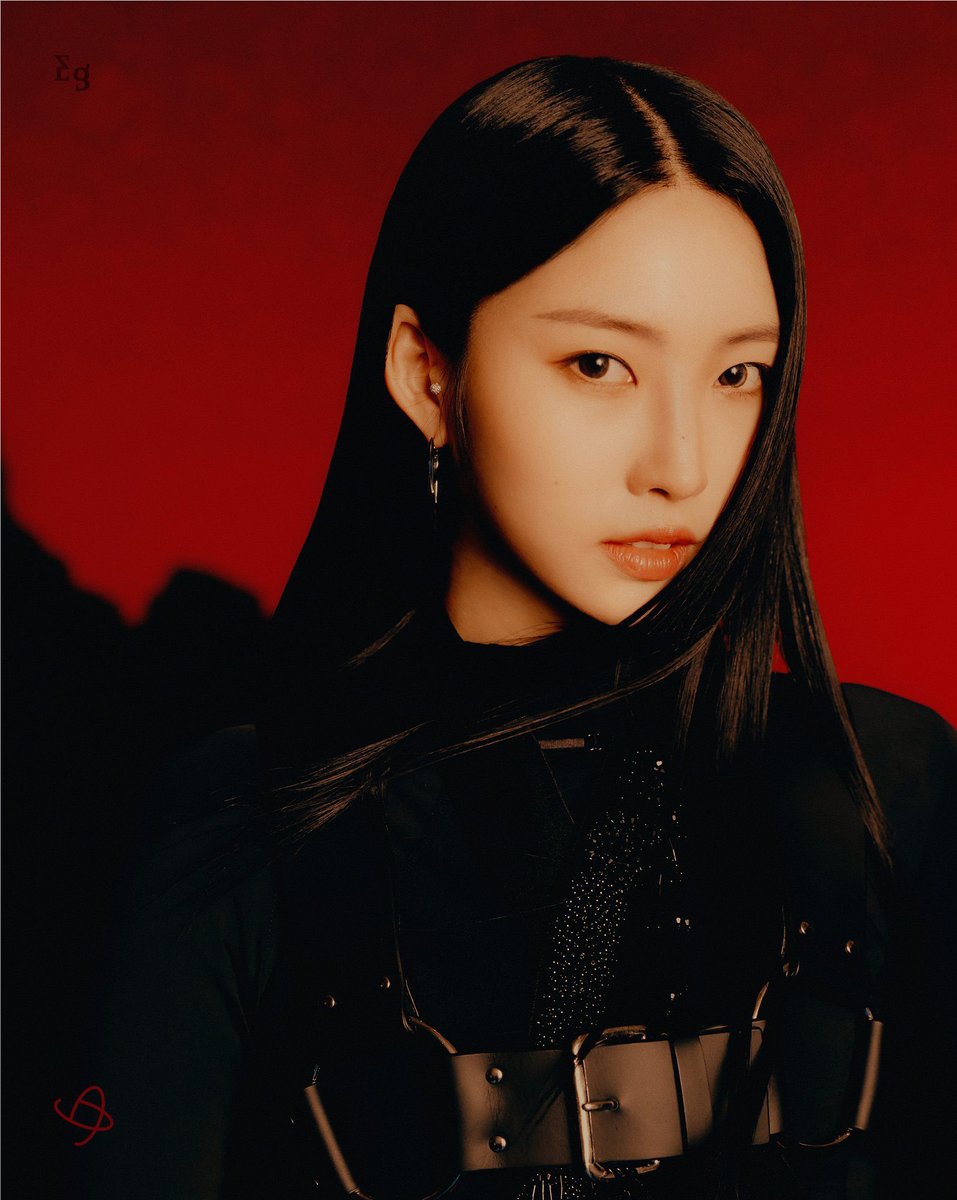 sihyeonfb's tweet photo. Can't wait to see these serving looks again from #Sihyeon #시현 tomorrow https://t.co/1skPpSarPT