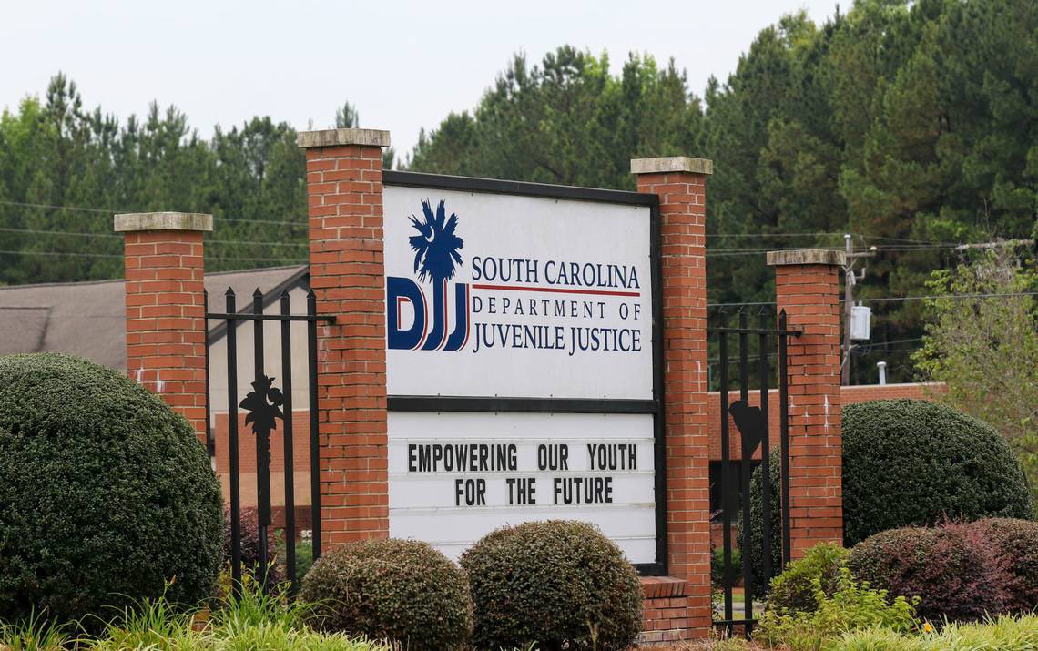 tdmonty's tweet photo. 🤔Hey @fitsnews How does #SLED do an impartial/true inv of #SCDJJ @SCDJJPIO when person responsible (SCDJJ Director) hired by SLED last Month? No mention of conflict from @thestate #SCNews #SCTweets 😒 @henrymcmaster
https://t.co/UBCVrintWl https://t.co/C0ppQ60Xrd