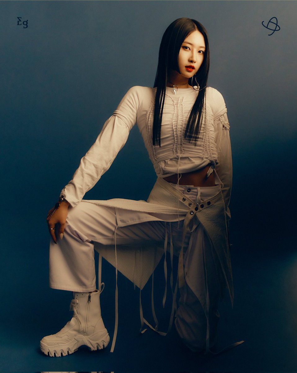 sihyeonfb's tweet photo. Can't wait to see these serving looks again from #Sihyeon #시현 tomorrow https://t.co/1skPpSarPT