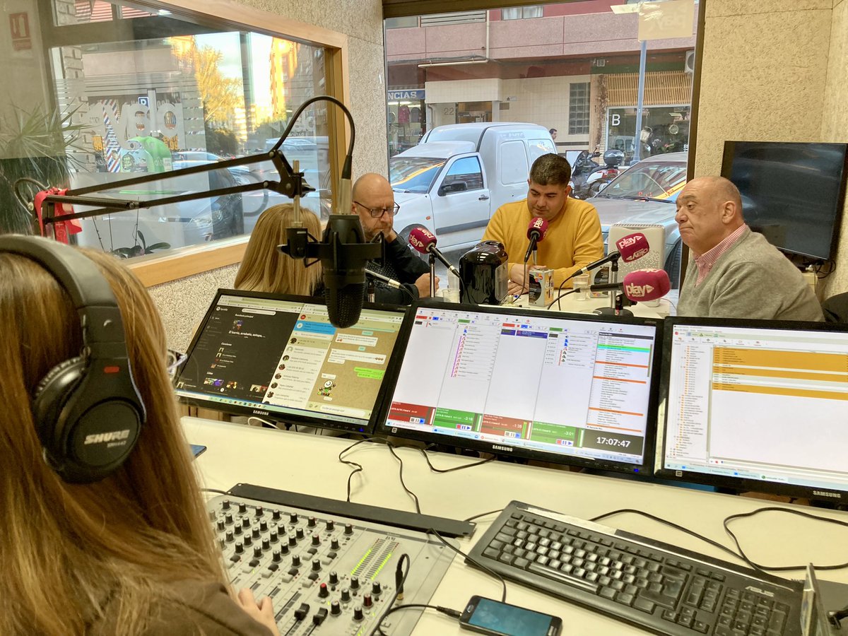playradiovlc's tweet photo. UN CAFÉ CON ADÁN| Tertulia de actualidad política 

✅ @antonioadanpla1 , @mblascofos , Javier Almela, @tamaritchema 

📻 107.7 FM
💻 https://t.co/ZBF4AYvpey
📱 app Play Radio Valencia

#LaRadioQueSienteValencia @uncafeconadan https://t.co/gjRDAx3Pqr