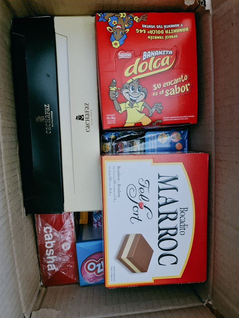 argensnack's tweet photo. 🎁#SORTEO🎁 
Vamos a regalar un gift voucher de 50usd equivalente a una caja de productos bien argentos con envío a cualquier lugar del mundo. 

Para participar: 

🔁 Retuiteá este tuit
👉 Seguí a esta cuenta
🙎Arrobá a un amigo
🗓 Sortea el 24/11 19hs https://t.co/eba4pdy7SE