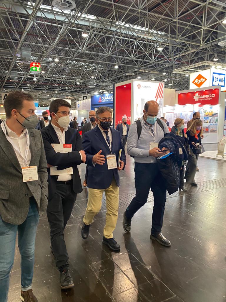 🗓Primer día en la Feria Médica de Düsseldorf
Acompañamos en una visita guiada a las empresas  <a href="/cotoblau_sa/">Cotoblau</a>, <a href="/Inaltech_com/">Inaltech</a>, #Visdeltex, 
<a href="/textilsmora/">TEXTILS MORA S.A.L.</a>, #MilaRosa, #CasaMediterranea1967, #Vayoil, @LurbelPG,  #NVEvolutia, #Megapunt por los pabellones más relevantes de la feria.