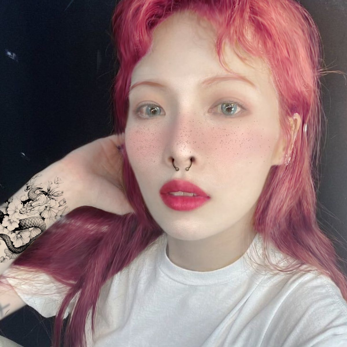 frugeleew's tweet photo. chikos, le gusta mi edit?🥺🥺🥺 me demoré dos oras asiendolo, denle mxo amorsh pls 🥰🥰🥰🥰
#ibispaint #ibisfan #editkpop https://t.co/vYIhhmOgqZ