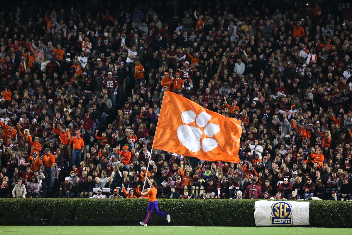 ClemsonFB's tweet photo. The rivalry will renew in prime time.

Kickoff Time Announced:
🏈: Clemson vs. South Carolina
📆: Saturday, Nov. 27
📍: Columbia, S.C.
⏰: 7:30 p.m. ET
📺: SEC Network https://t.co/AaRf9O890y