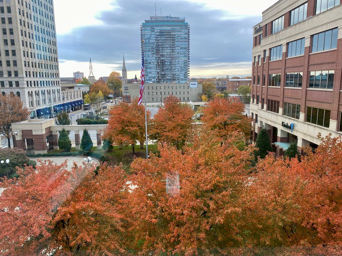 loewy5's tweet photo. Fall is full color this week @DoeAnderson https://t.co/KlVwmXUYWo