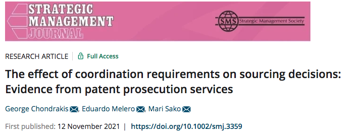 GChondrakis's tweet photo. Very happy to share our article with @EdMelero &amp; Mari Sako @OxfordSBS forthcoming at @strategicmanagj! We document the causal link between coordination requirements and insourcing and demonstrate the flexibility benefits of plural sourcing. Short 🧵 (1/6)
https://t.co/wU19eEuwdO https://t.co/8wAqKzb3xO