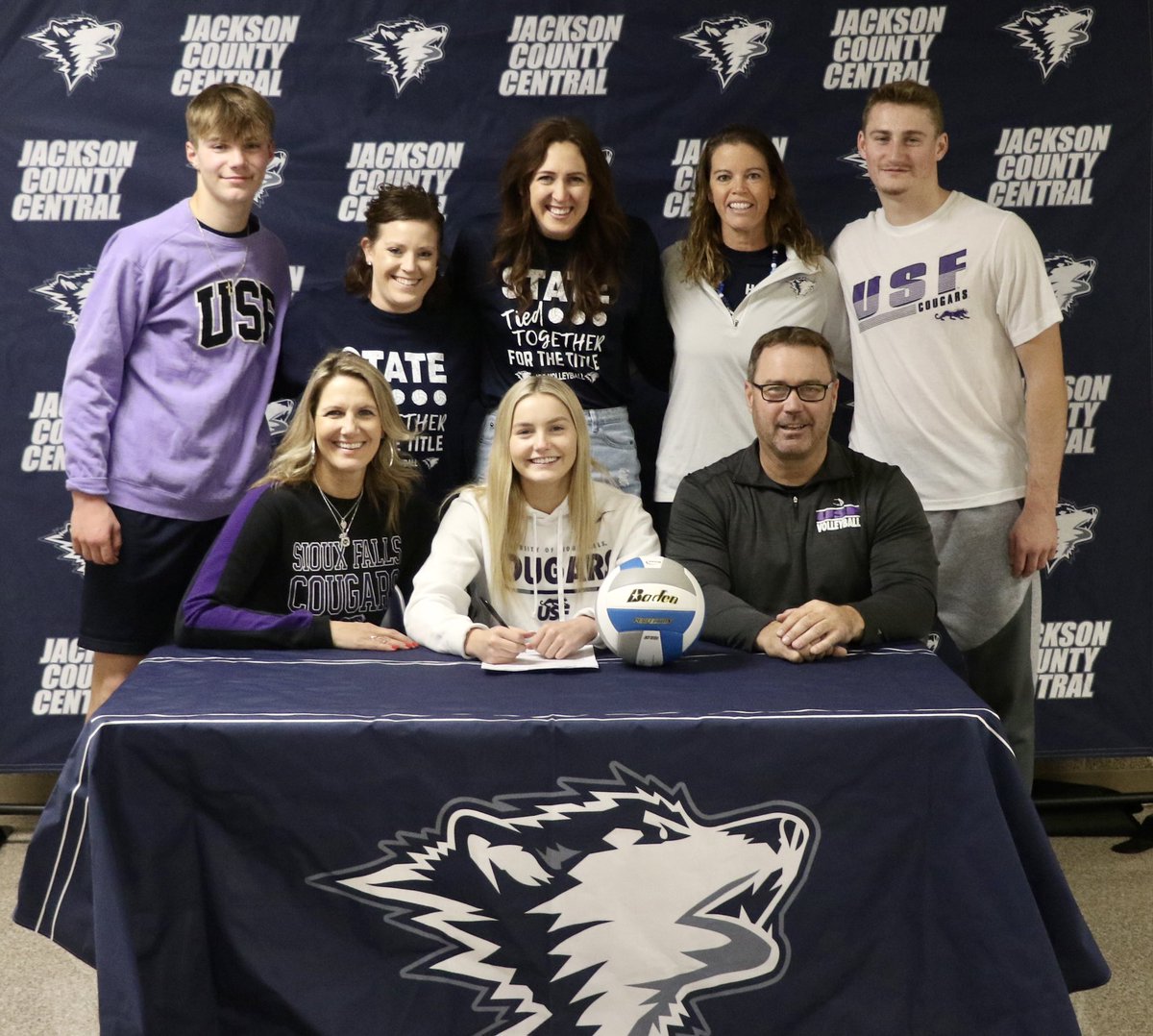 JCC senior Sadie Voss has signed a national letter of intent to play volleyball at the University of Sioux Falls.