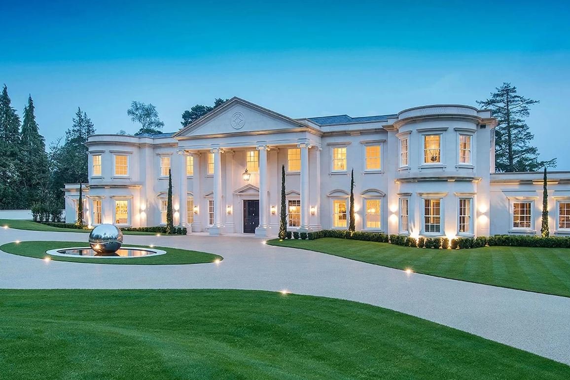 Kinorigo's tweet photo. Today, the Wentworth Estate is flourishing. Synonymous with luxury, sophistication and wealth, high net worth individuals flock here from all over the globe.

 https://t.co/4aAgUgsRyz
.
.
#wentworthestate #stone #kinorigo #luxuryproperty https://t.co/tQw6R6KmGe