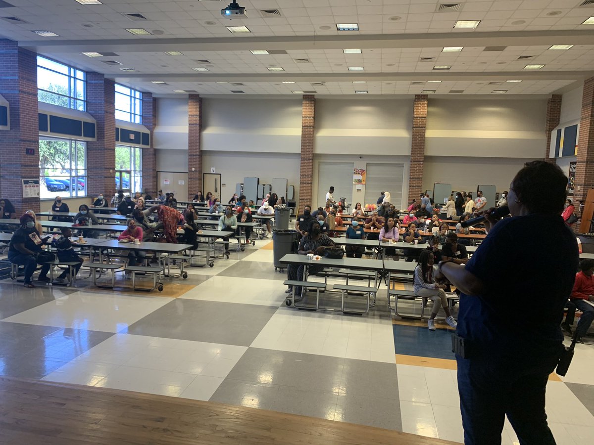 evbyars94's tweet photo. Thanks to all our parents who took time for Parents &amp; Pastries family engagement .  We truly love working in partnerships with our families❤️at Budewig @budewigbulldogs @AliefProud @Alief_Fame @heatherturner70 https://t.co/B5X1MRxHKb