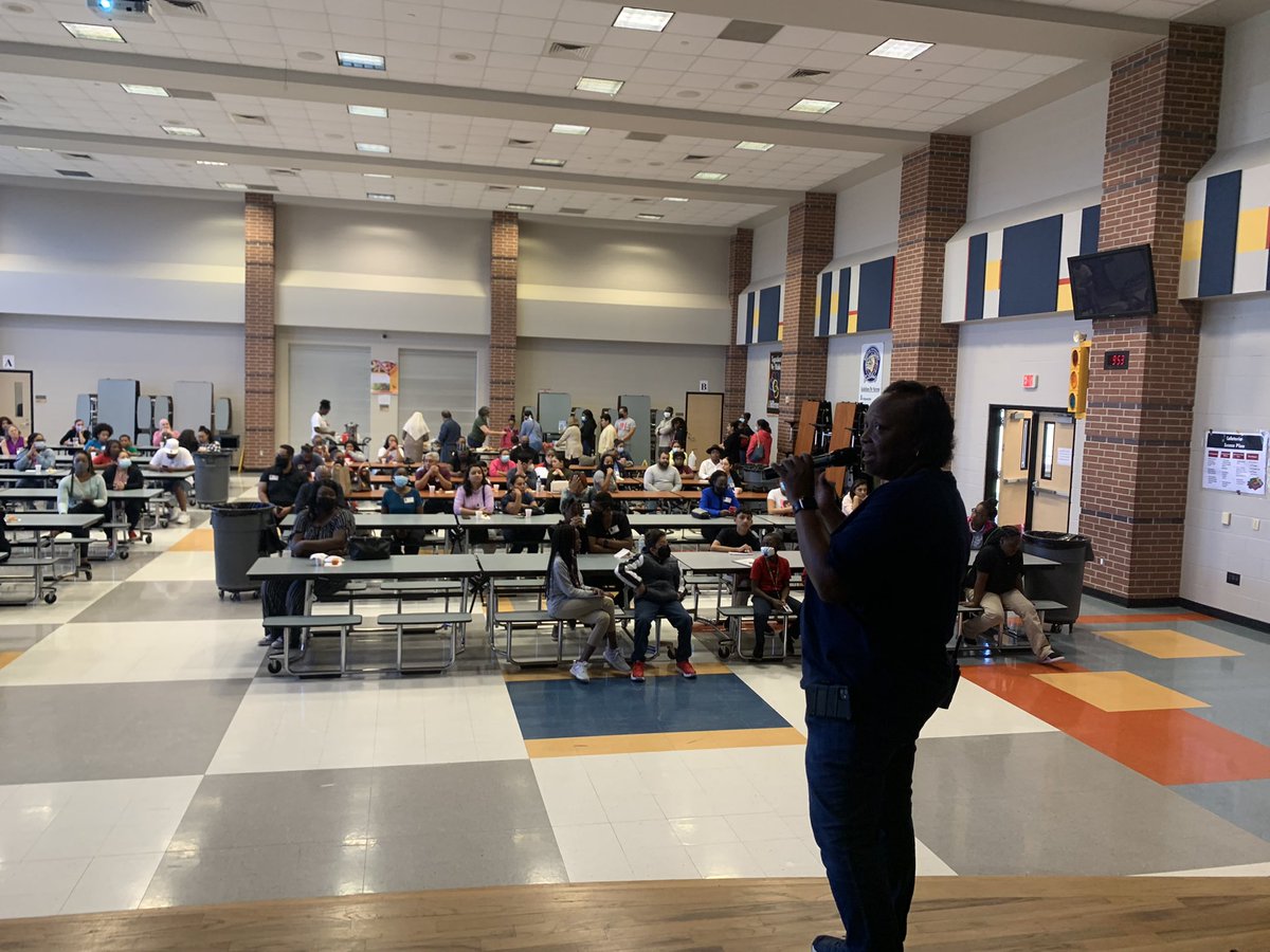 evbyars94's tweet photo. Thanks to all our parents who took time for Parents &amp; Pastries family engagement .  We truly love working in partnerships with our families❤️at Budewig @budewigbulldogs @AliefProud @Alief_Fame @heatherturner70 https://t.co/B5X1MRxHKb