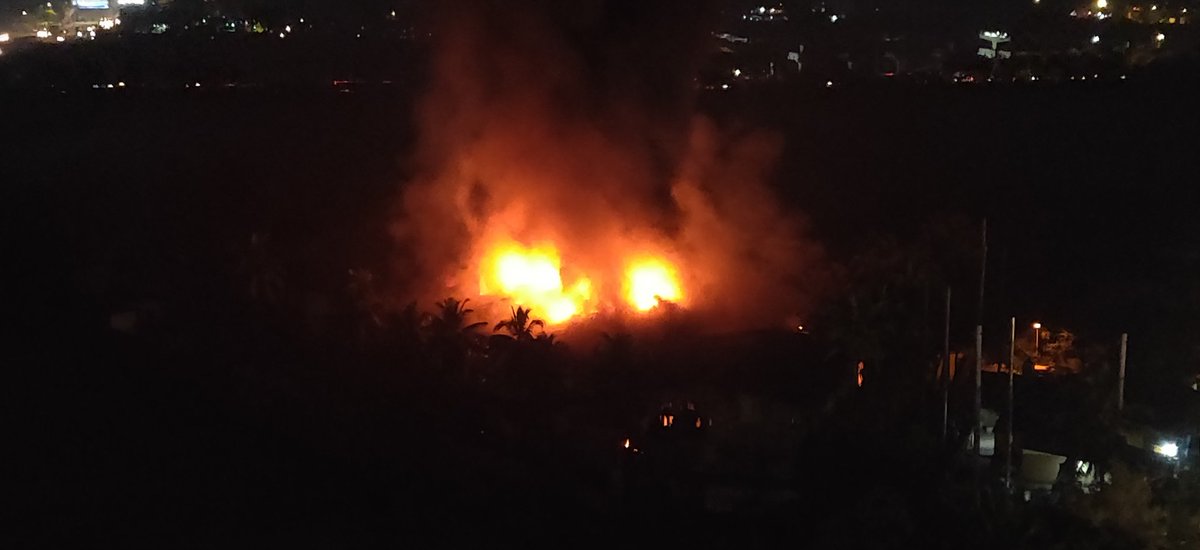 Devang91608041's tweet photo. Emergency situation at Jolly Board Kanjurmarg. @jollyboard @MumbaiPolice @mumbaifireserve @mybmc https://t.co/VgDbuLmfGN